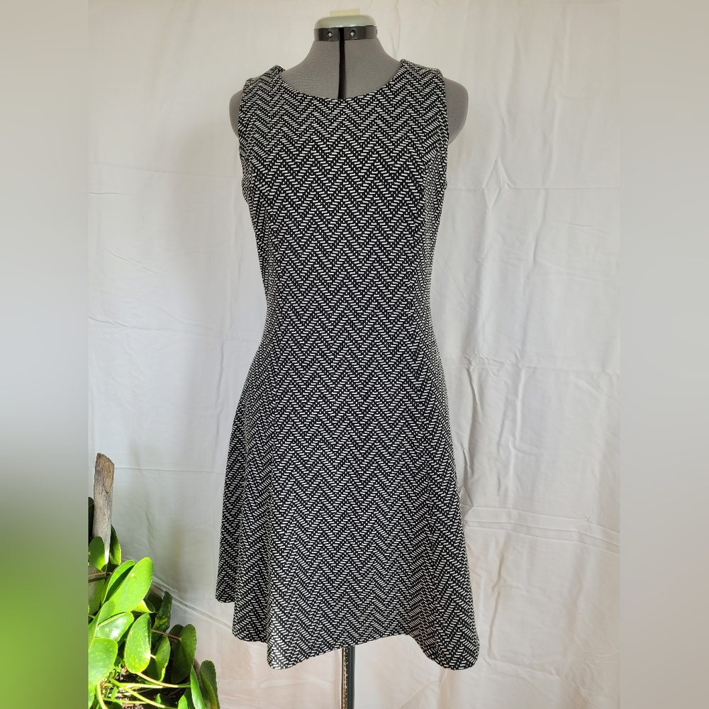 Black and white chevron knit dress size M